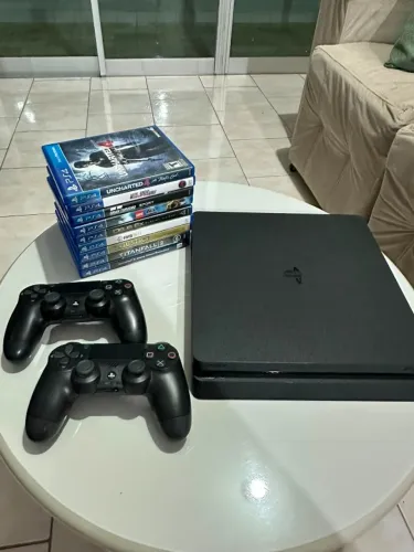 PlayStation 4 Slim 500 GB + 2 Controles Originais + 9 Jogos