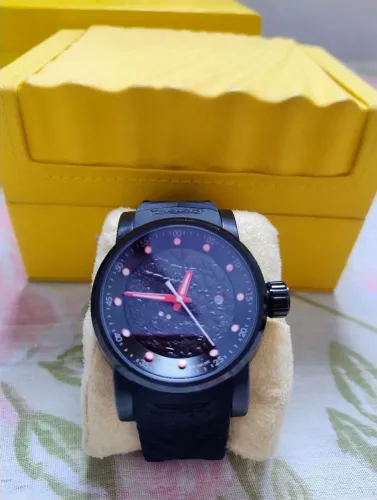 Relógio Yakuza Invicta automático preto