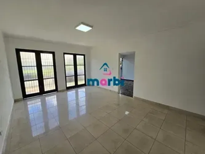 Imóvel para aluguel com 2 suítes, 4 banheiros e 4 salas