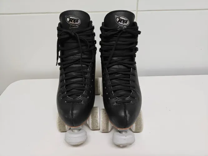 Patins Rye tamanho 38. 
