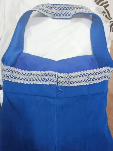 Vestido longo de veludo com fenda traseira