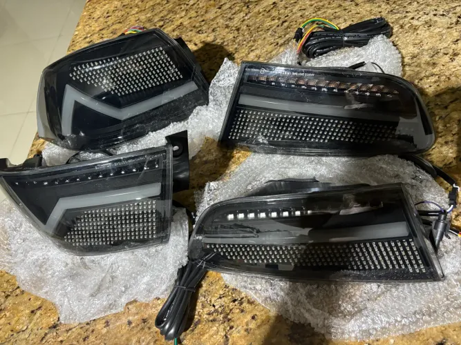 Faróis de carro Lance