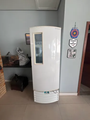 Freezer/Refrigerador Expositor Metalfrio Tripla Ação VF55FT - Seminovo