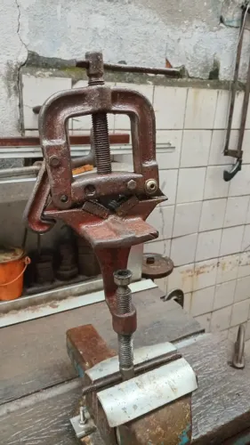 Torno/Morsa Portátil de Encanador