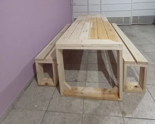 Vendo mesa artesanal de madeira