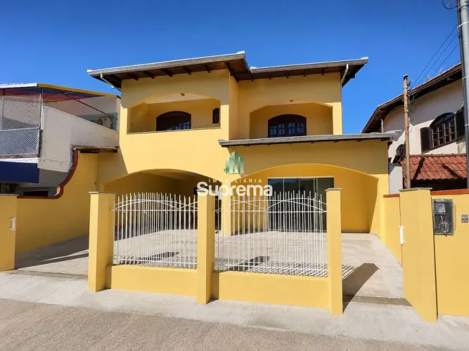 CASA NA AVENIDA CAMPOS NOVOS, 284M²
