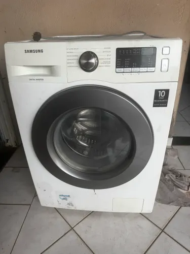 Venda máquina de lavar. Lava e seca