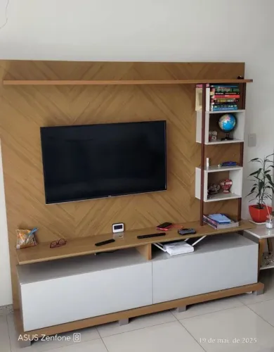 Vendo Tv e estante 