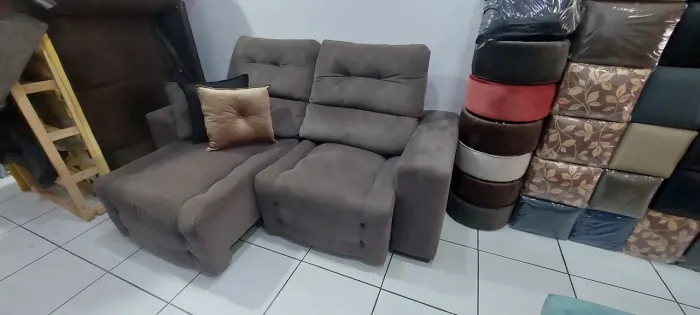 VENDE SE SOFÁ RETRÁTIL E RECLINÁVEL 