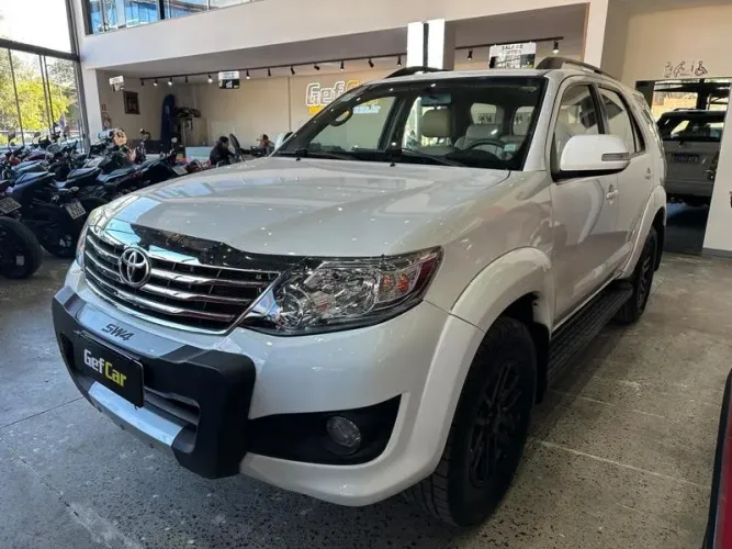 Toyota Hilux SW4 SR D4-d 4X4 3.0 TDI Dies. AUT 2015