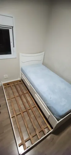 Cama de solteiro com cama auxiliar 