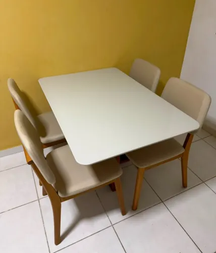 Mesa de Jantar com 4 Cadeiras