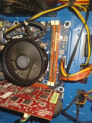 Pc / CPU core i3 3240 Plca de vídeo amd leia a descrição
