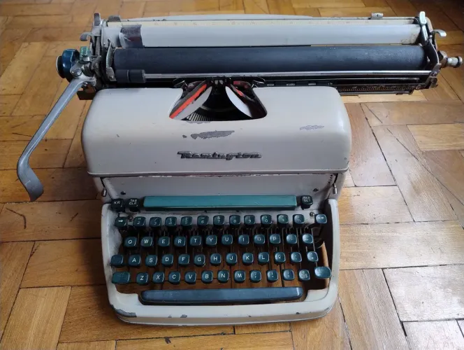 Máquina de escrever antiga