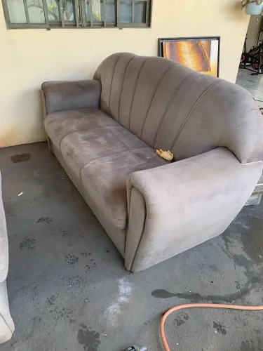 Vendo um conjunto de sofá de 3 e 2 lugares 