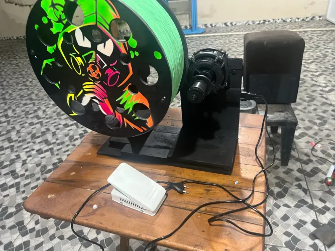 Máquina de enrolar linha