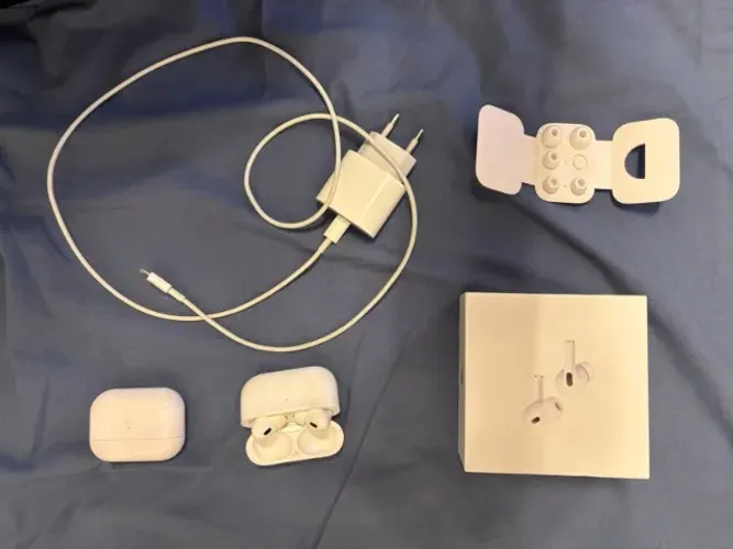 air pods 2 pro USADO vem com caixa, carregador e caixa de carregamento extra