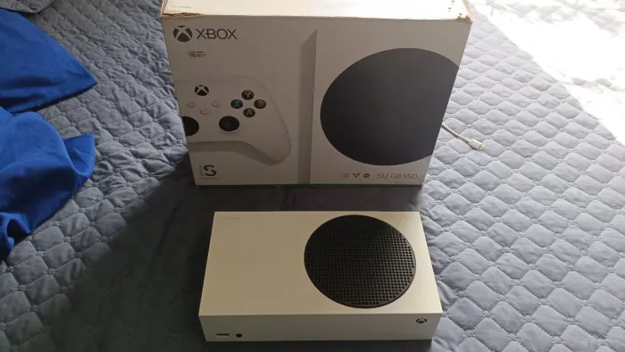 Vendo console Xbox SERIES S sem controle