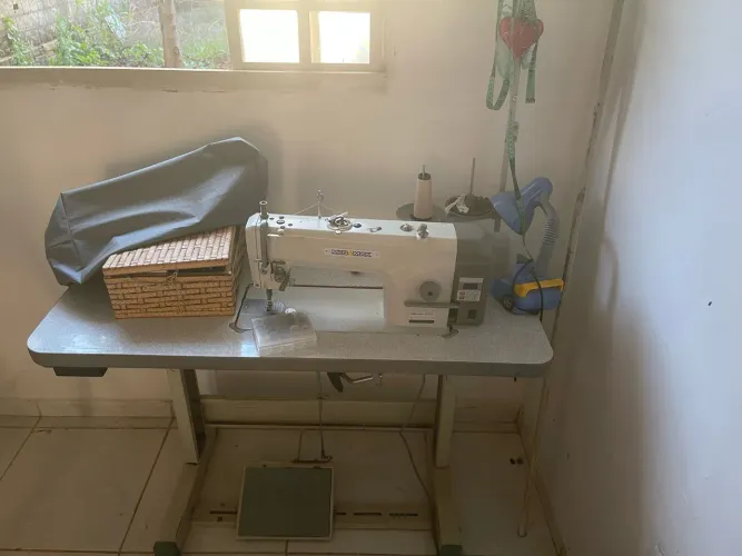 Máquina reta industrial/ateliê