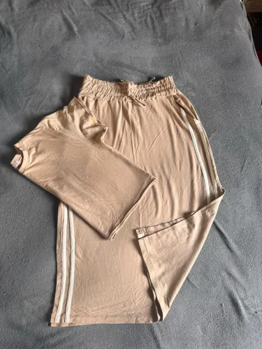 Conjunto Saia Mídi e Cropped