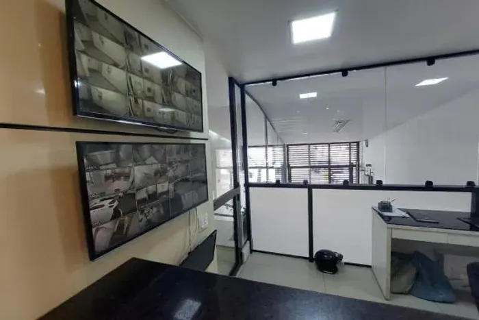 LOCAÇÃO - EXCELENTE SALA COMERCIAL - OTIMA LOCALIZAÇÃO - COMERCIO E TRANSPORTE