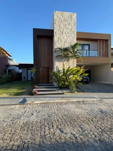 Casa à venda no Condomínio Portal do Sol - 4 suítes | 1 no térreo | Área gourmet com pisci