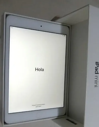 Apple iPad mini 2, cor prata, com 16 GB de armazenamento e conexão Wi-Fi