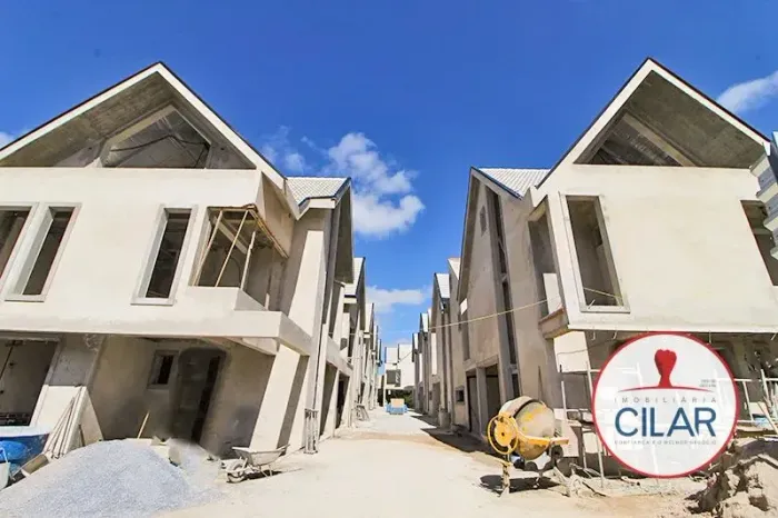 Imobiliária Cilar Vende Residência de 185,63m² com 4 suítes em condomínio fechado no AHÚ,