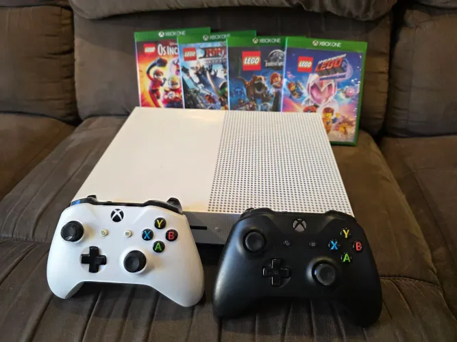 Vídeo Game Console Xbox One S branco 1tb com lacre nunca aberto pra nada.