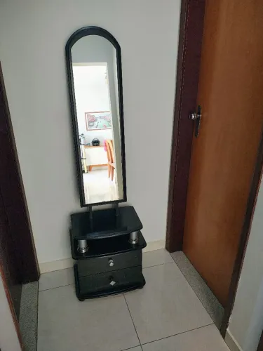 Mesa de Cabeceira/Criado Mudo com espelho