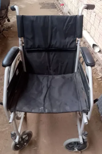 Vendendo 2 cadeira de rodas 