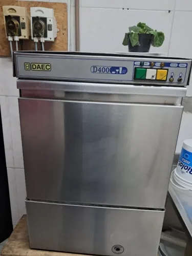 Máquina Industrial de lavar louça. DAEC D400