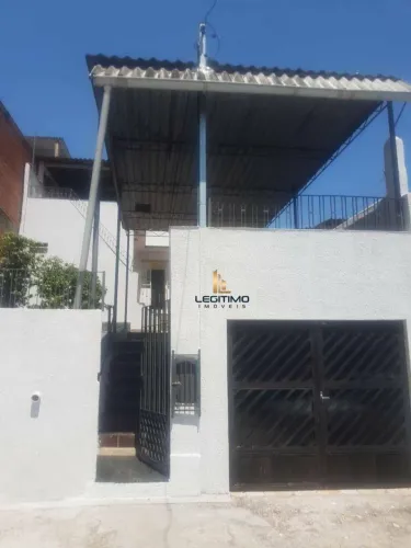 Casa térrea no Imirim com 2 dormitórios, quintal, varanda e 2 vagas. Próxima à Av. Imirim