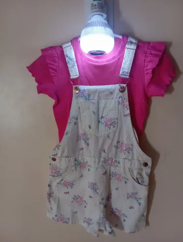 Macacão e blusa Rosa Semi novos