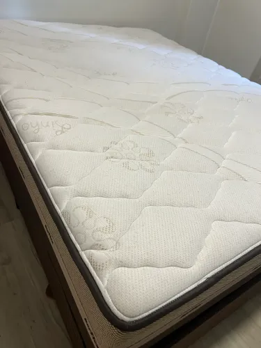 Vendo Cama box com Colchão