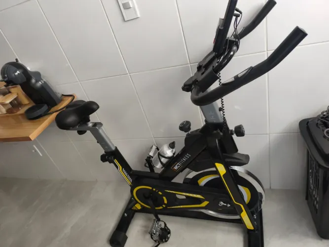 Bicicleta Spinning Com Roda De Inércia De 13kg Wct Fitness