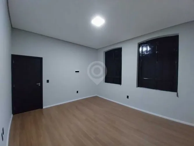 Sala : / Comercial / Centro