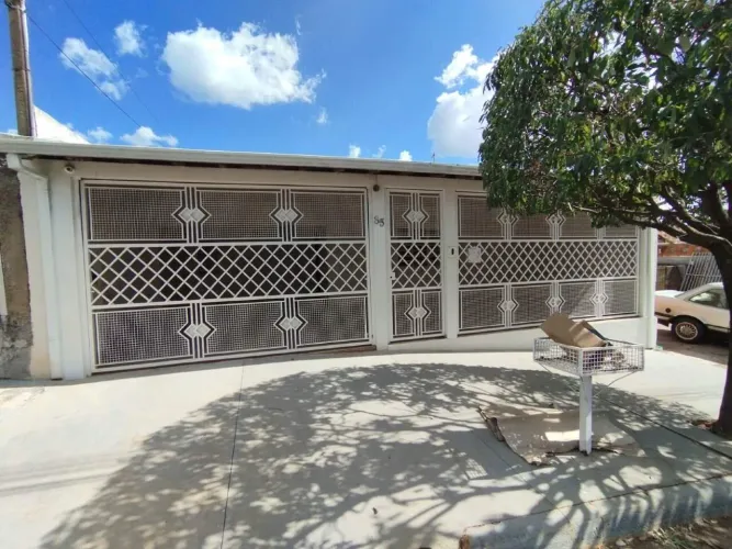 Casa residencial para aluguel com 3 quartos e churrasqueira em Marília/SP