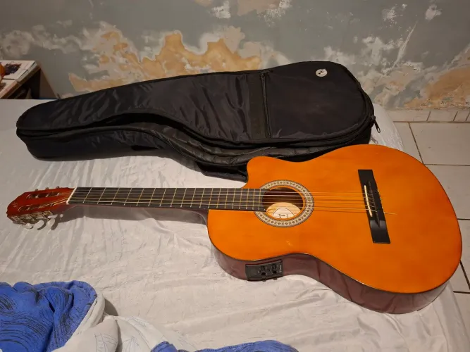 VIOLÃO DE NYLON USADO!