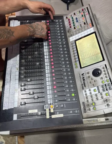 Mesa de Som Digital Roland M-400 V-Mixer