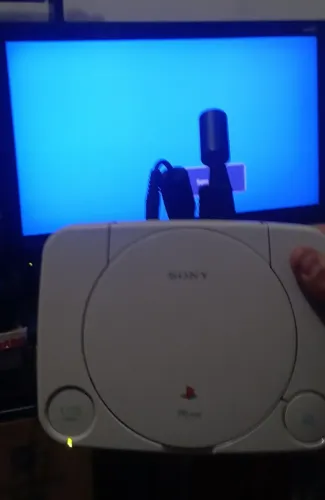 Psone c/ defeito (mal contato no conector AV) leitor s/ cabo flat, detalhes carcaça Japan