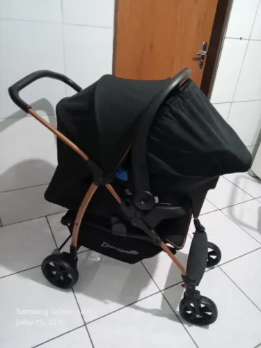 Carrinho de bebê Burigotto e bb conforto novinhos unissex