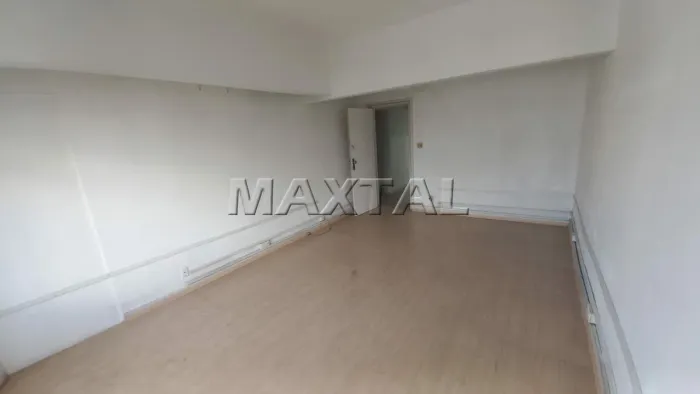 Sala em Santana com 22m², em cima da loja Casas Bahia da Voluntários da Pátria.