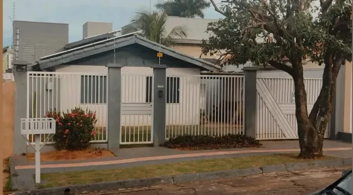 Linda casa com piscina no Novos Estados