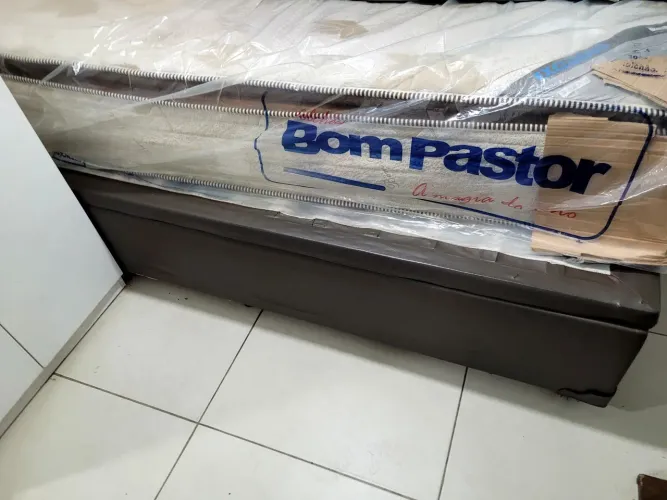Vendo Cama Box de CASAL queen e Colchão Bom Pastor