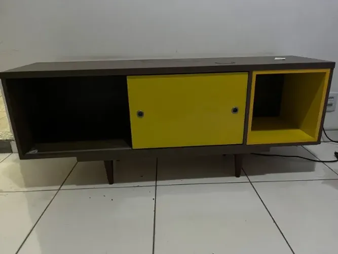 Rack Balcão para TV em Estilo Retrô Vintage com Pés Palito de Madeira (usado)