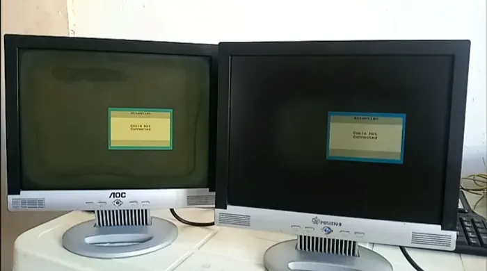 Monitores funcionando mas com mancha na tela