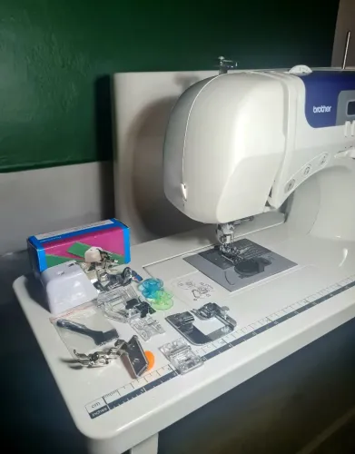 Máquina De Costura Brother Cs6000i 110v + Mesa Extensora (OLX Entrega)