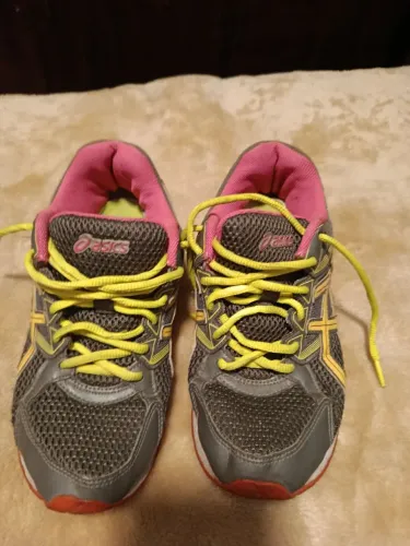 Tênis Oasics 37