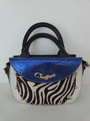 Bolsa transversal Carmen Steffens de couro legítimo com estampa zebra e detalhes azul 